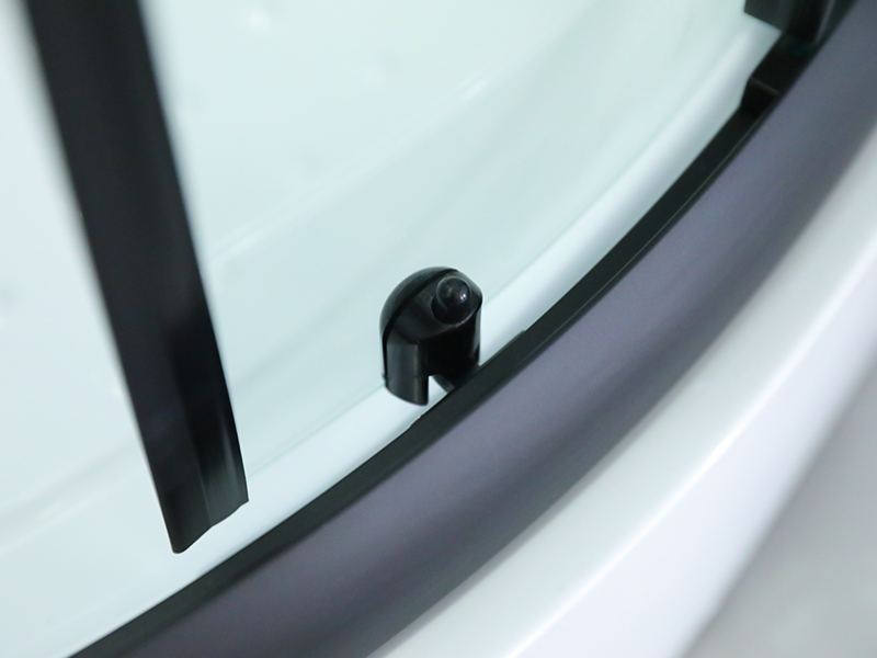 SE Musta alumiinirunkoinen liukuva karkaistu lasi suihkukaappi SE Musta alumiinirunkoinen liukuva karkaistu lasi suihkukaappi