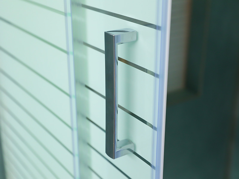 SQUARE liukuva suihkukaappi, kirkas karkaistu lasi painatuksella, valkoinen alumiiniprofiili, kaksireikäinen kahva, tarjottimella SQUARE liukuva suihkukaappi, kirkas karkaistu lasi painatuksella, valkoinen alumiiniprofiili, kaksireikäinen kahva, tarjottimella