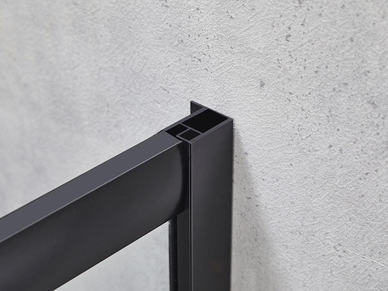 SE liukuva suihkukaappi, kirkas karkaistu lasi, musta alumiiniprofiili, kaksireikäinen kahva, ilman alustaa SE liukuva suihkukaappi, kirkas karkaistu lasi, musta alumiiniprofiili, kaksireikäinen kahva, ilman alustaa