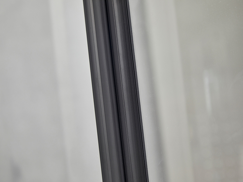 SE liukuva suihkukaappi, kirkas karkaistu lasi, musta alumiiniprofiili, kaksireikäinen kahva, ilman alustaa SE liukuva suihkukaappi, kirkas karkaistu lasi, musta alumiiniprofiili, kaksireikäinen kahva, ilman alustaa